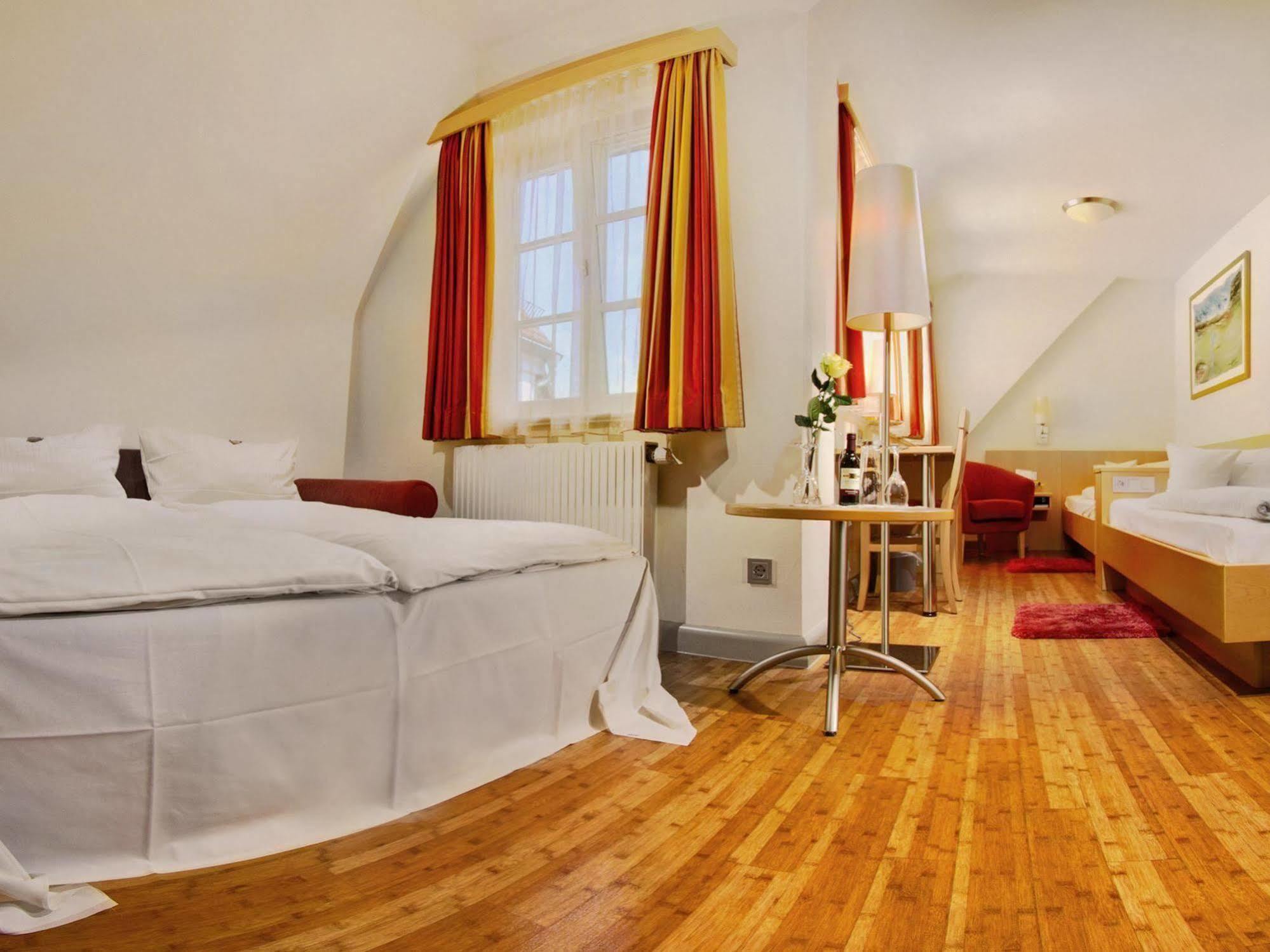 Hotel Gasthof Zum Ochsen Ehingen  Bagian luar foto
