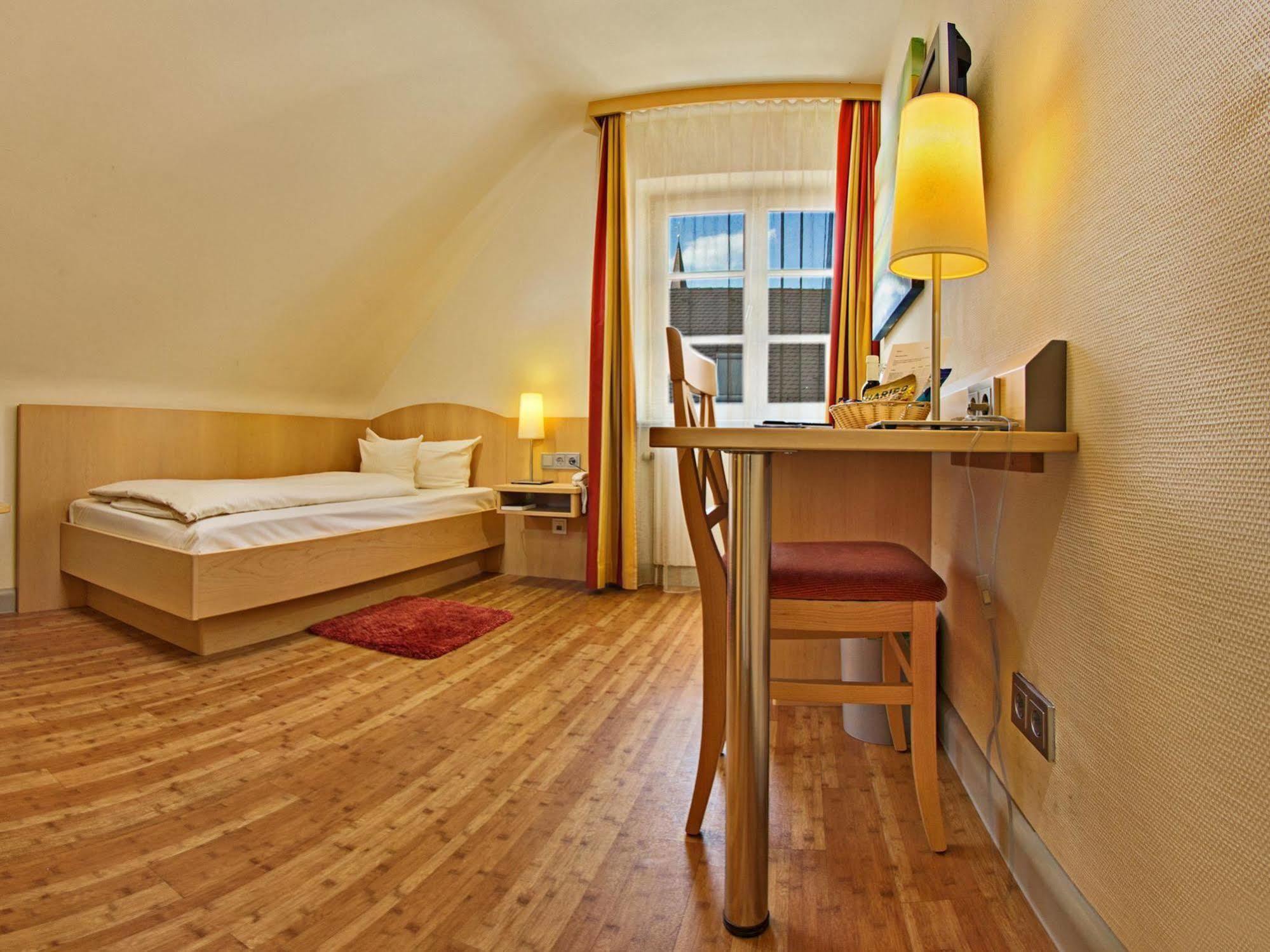 Hotel Gasthof Zum Ochsen Ehingen  Bagian luar foto